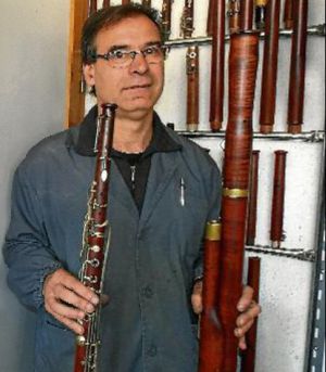 Roben instruments en una àrea de descans de l'AP7